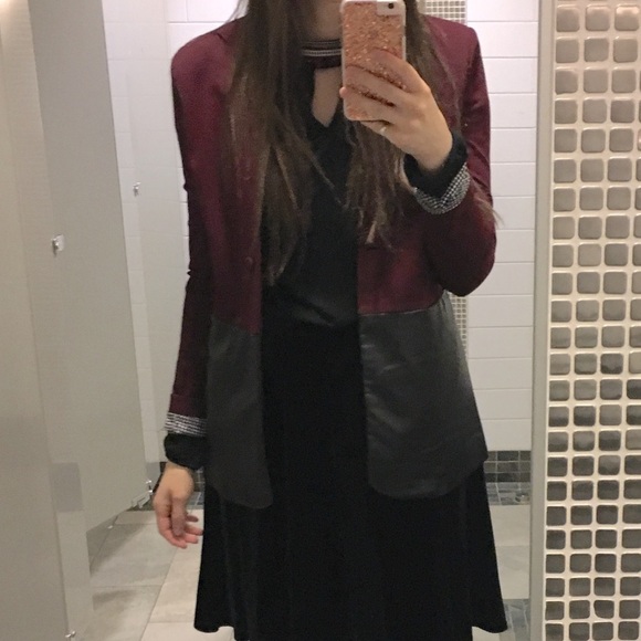 Burgundy Tristan blazer with faux leather detail and charming interior lining - Picture 2 of 7